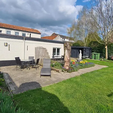 アパートホテル Roos