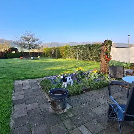 Roos アパートホテル