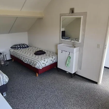 アパートホテル Roos