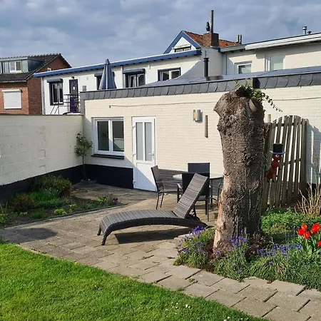 شقة فندقية Roos 3*